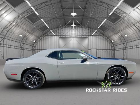 Used 2019 Dodge Challenger SXT w/ Blacktop Package RWD image 5