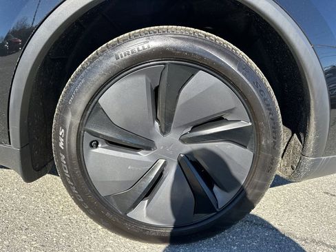 Used 2026 Tesla Model Y 2WD image 32