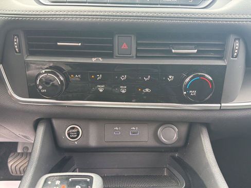 Used 2023 Nissan Rogue S AWD/4WD image 19
