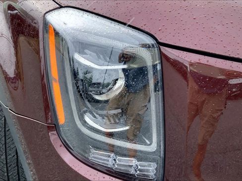 Used 2020 Kia Telluride LX FWD image 25