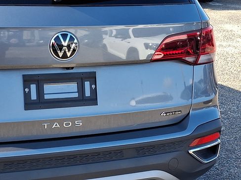 Used 2024 Volkswagen Taos SE w/ Panoramic Sunroof Package AWD/4WD image 16