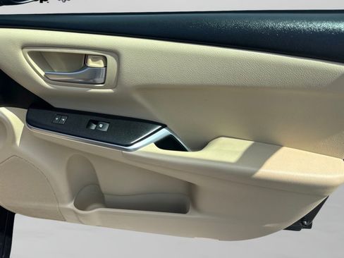 Used 2016 Toyota Camry LE FWD image 35
