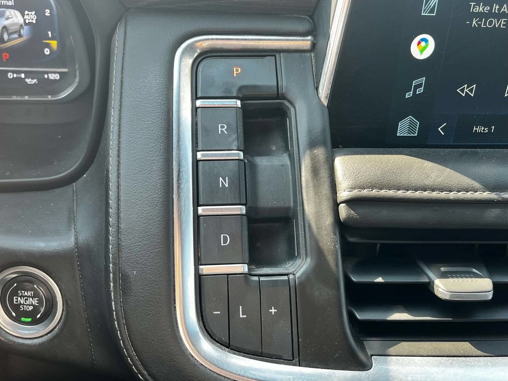 Used 2022 Chevrolet Tahoe Z71 w/ Luxury Package AWD/4WD image 31