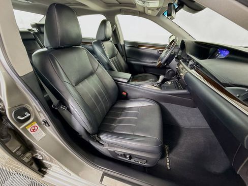 Used 2018 Lexus ES 350 w/ Ultra Luxury Package FWD image 30