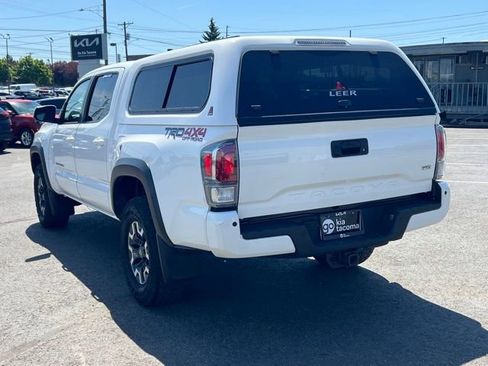 Used 2021 Toyota Tacoma TRD Off-Road w/ Technology Package AWD/4WD image 9