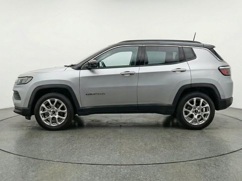 Used 2025 Jeep Compass Limited AWD/4WD image 5