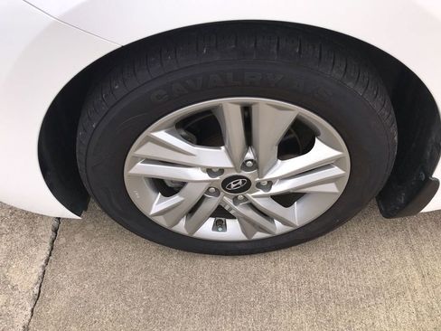 Used 2020 Hyundai Elantra SEL w/ Winter Weather Package image 10