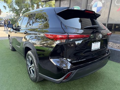 Used 2020 Toyota Highlander XLE FWD image 4