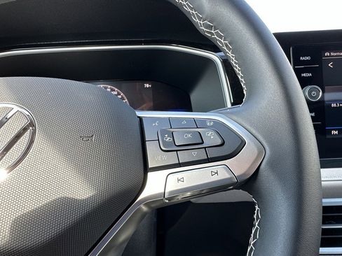 New 2025 Volkswagen Taos SE image 21