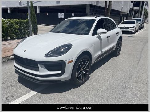 Used 2022 Porsche Macan AWD/4WD image 1