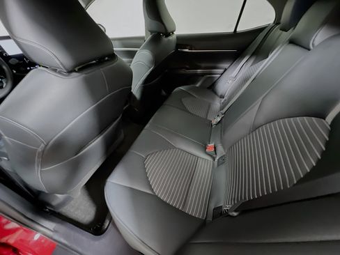 Used 2024 Toyota Camry SE image 28