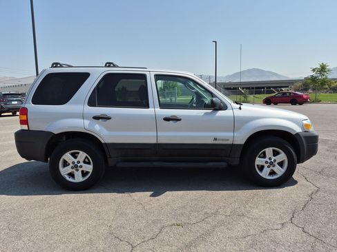 Used 2005 Ford Escape 4WD Hybrid image 2