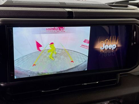 Used 2024 Jeep Wrangler Unlimited image 5