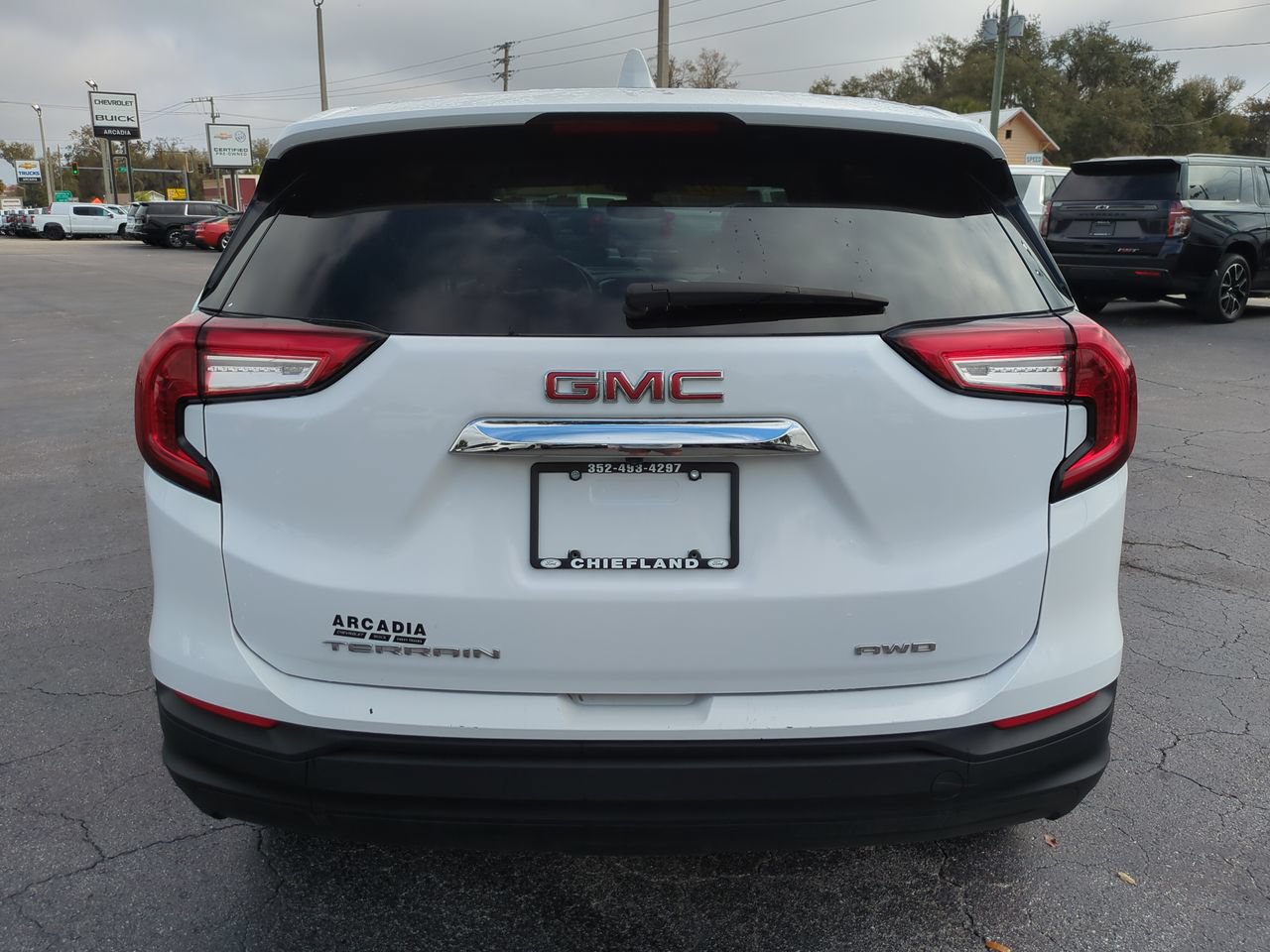 Used 2024 GMC Terrain SLE AWD/4WD image 5