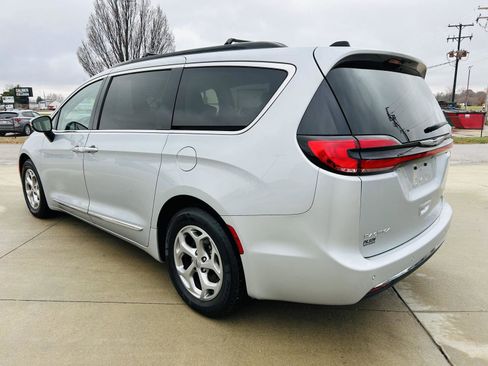 Used 2023 Chrysler Pacifica Limited image 39