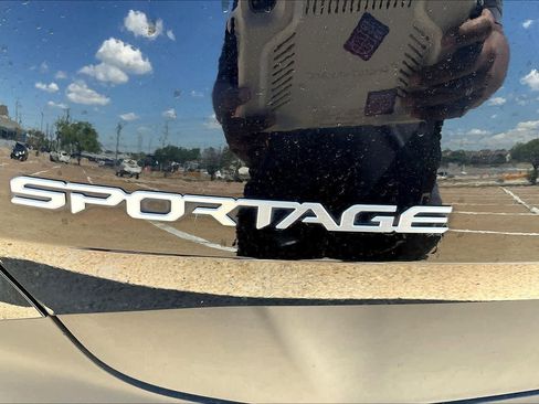 Used 2023 Kia Sportage EX image 7