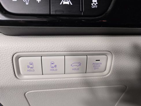 Used 2024 Kia Carnival EX FWD image 29