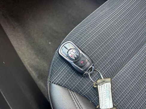 Used 2025 Buick Envista Preferred image 21