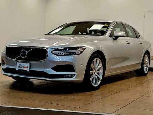 Used 2017 Volvo S90 T6 Momentum w/ Climate Package image 3