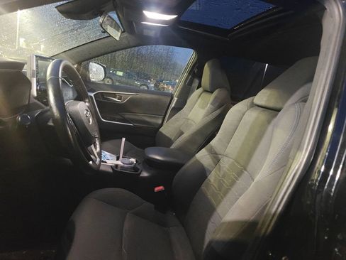 Used 2022 Toyota RAV4 SE w/ Convenience Package image 6