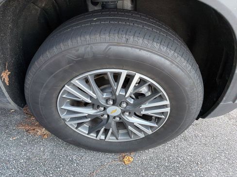 Used 2026 Chevrolet Traverse LT FWD image 9