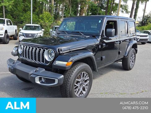 Used 2025 Jeep Wrangler Unlimited Sahara AWD/4WD image 3