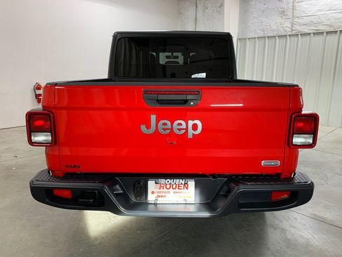 Used 2022 Jeep Gladiator Overland image 22