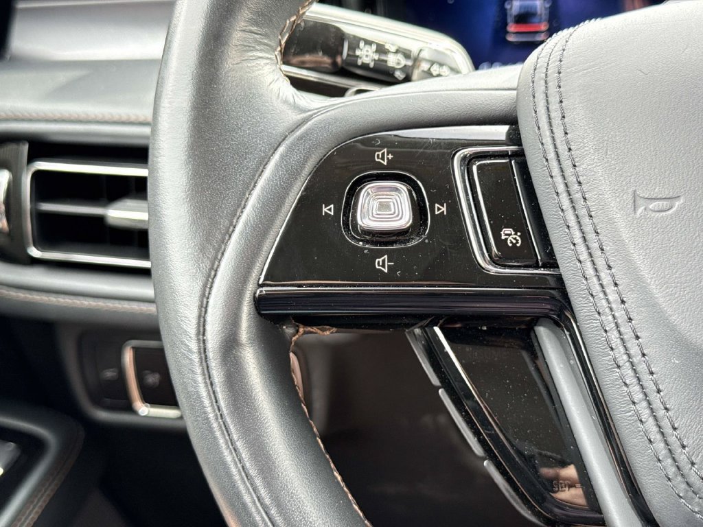 Used 2025 Lincoln Aviator AWD image 37