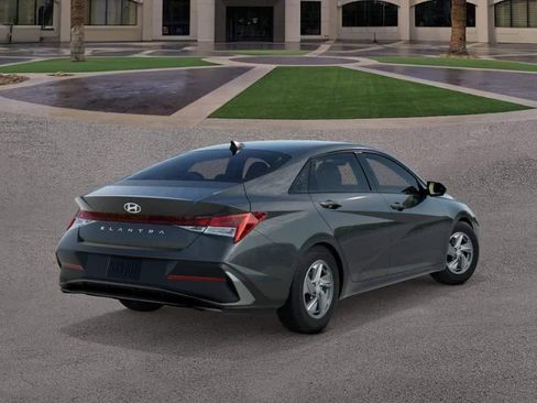 New 2026 Hyundai Elantra SE FWD image 4