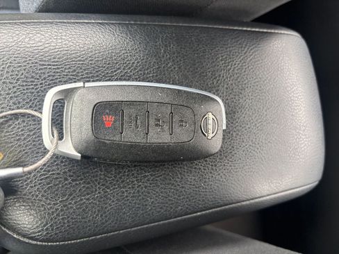 Used 2025 Nissan Versa SV FWD image 21