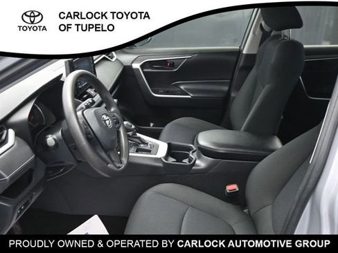 Used 2020 Toyota RAV4 LE image 11