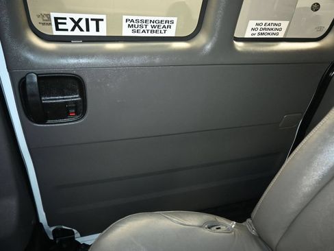 Used 2023 Chevrolet Express 3500 LS RWD image 32