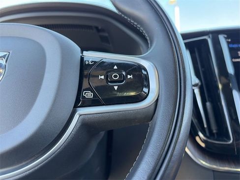 Used 2022 Volvo XC60 B5 Inscription w/ Advanced Package image 23