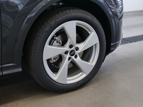 New 2025 Audi Q5 Prestige image 8