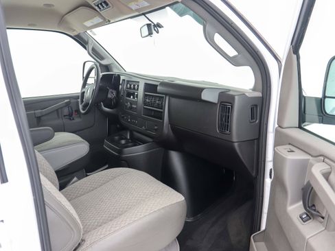 Used 2025 Chevrolet Express 3500 LS image 17