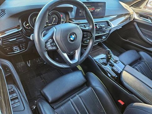 Used 2018 BMW 530e xDrive w/ Premium Package 2 image 9