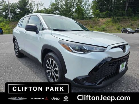 Used 2024 Toyota Corolla Cross AWD Hybrid image 3