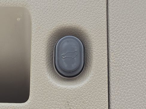Used 2017 Chevrolet Tahoe LT RWD image 18