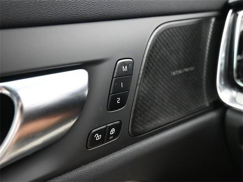 Used 2024 Volvo V60 B5 Cross Country Ultimate image 30