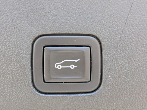 Used 2023 Chevrolet Suburban Z71 w/ Luxury Package AWD/4WD image 14
