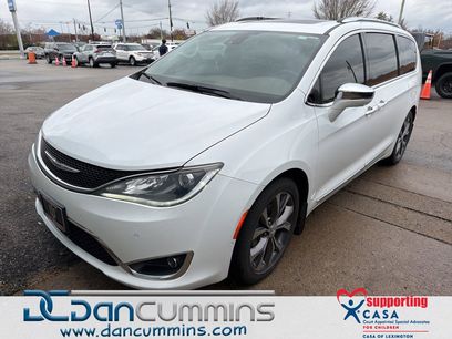 Used 2018 Chrysler Pacifica Limited w/ Tire & Wheel Group