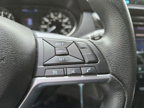 Used 2018 Nissan Rogue S image 24