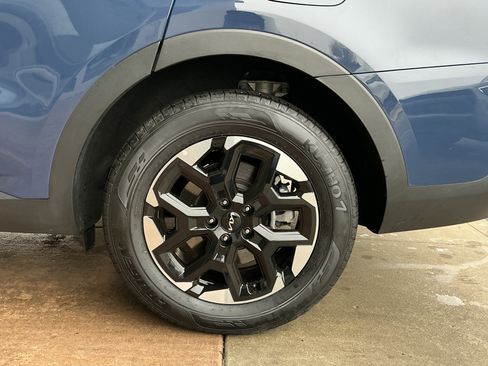 Used 2025 Kia Sorento S image 27