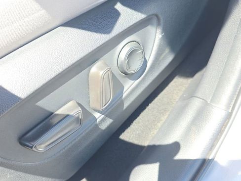 Used 2019 Toyota RAV4 XLE w/ Convenience Package image 16