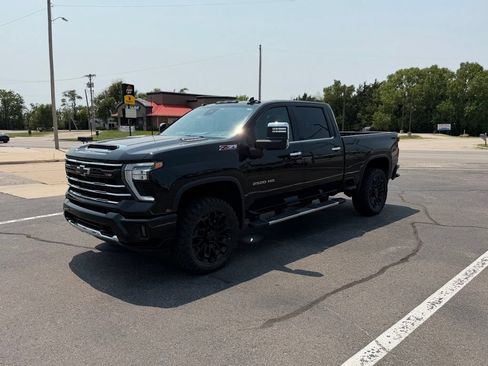 Used 2024 Chevrolet Silverado 2500 LTZ w/ LTZ Plus Package AWD/4WD image 7