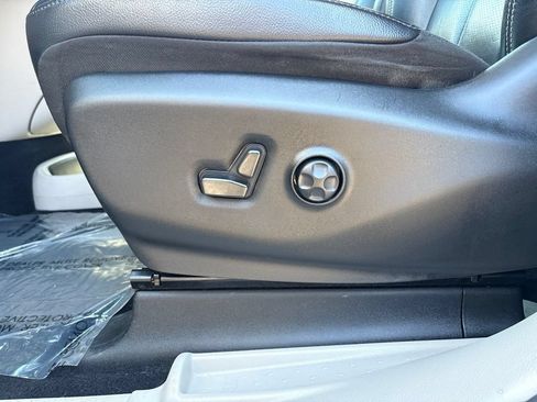 Used 2022 Chrysler Pacifica Touring-L FWD image 16