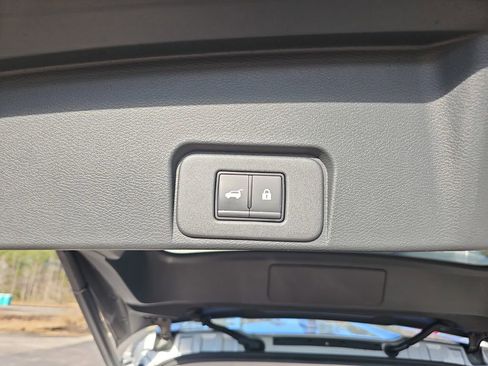 Used 2024 Nissan Rogue SV image 17