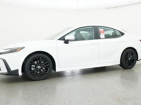 New 2026 Toyota Camry SE image 18