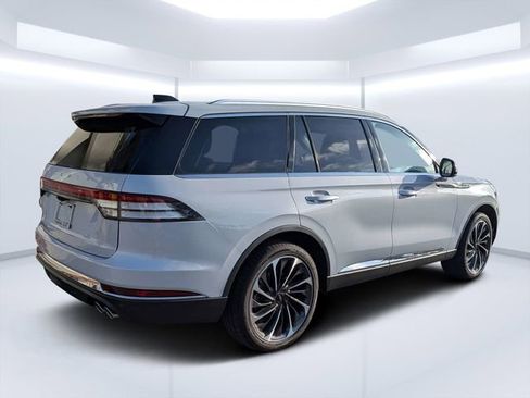 Used 2025 Lincoln Aviator Reserve w/ Equipment Group 201A image 3