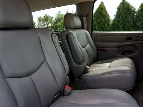 Used 2005 GMC Yukon XL 2500 SLT w/ SLT Preferred Equipment Group image 45